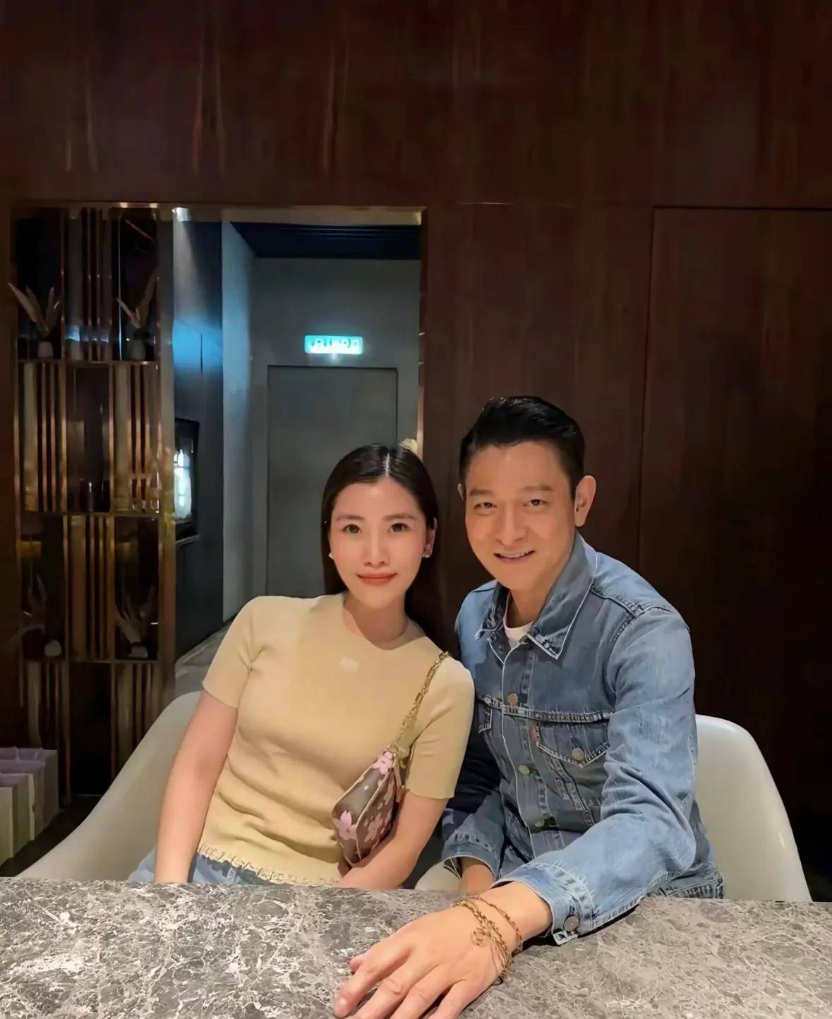 万舅舅顶级排场设宴身家52亿跻身富豪榜新葡京网上赌场刘德华陪妻返马探亲！亿(图2)